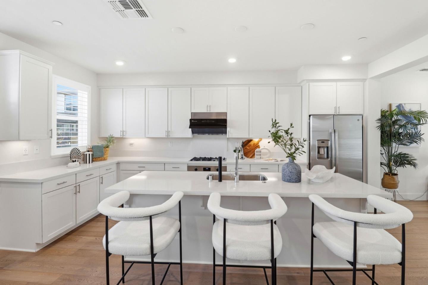 Detail Gallery Image 11 of 59 For 925 De Guigne Dr #4,  Sunnyvale,  CA 94085 - 4 Beds | 3/1 Baths