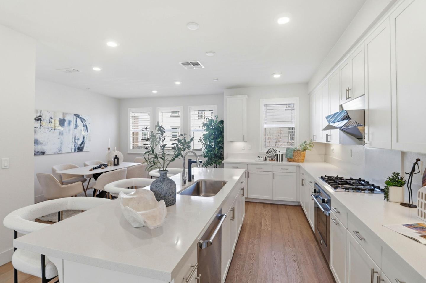 Detail Gallery Image 13 of 59 For 925 De Guigne Dr #4,  Sunnyvale,  CA 94085 - 4 Beds | 3/1 Baths