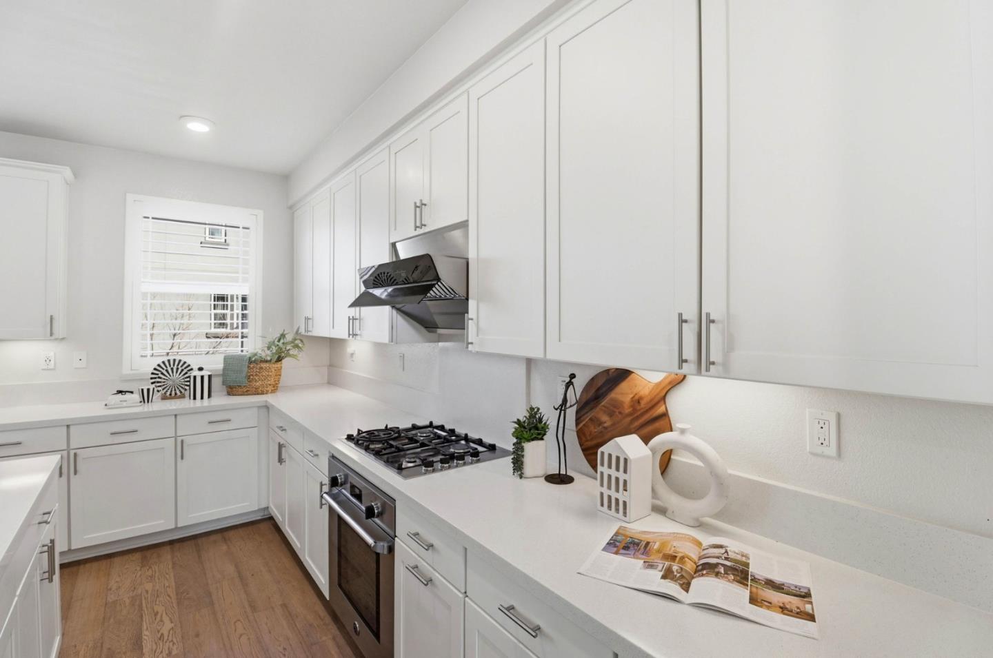 Detail Gallery Image 14 of 59 For 925 De Guigne Dr #4,  Sunnyvale,  CA 94085 - 4 Beds | 3/1 Baths