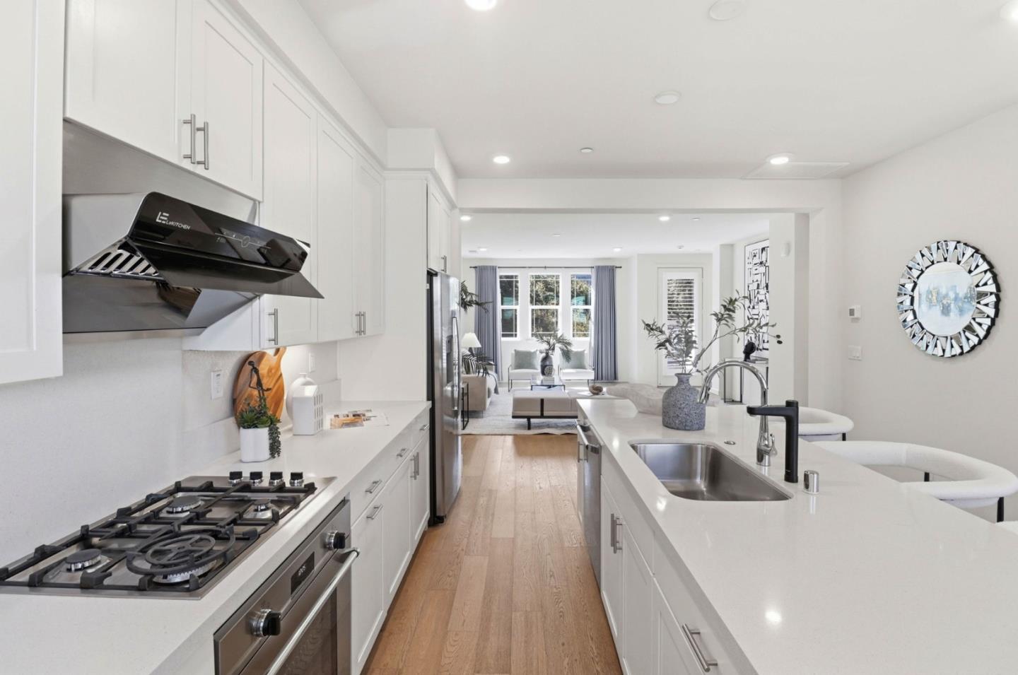 Detail Gallery Image 15 of 59 For 925 De Guigne Dr #4,  Sunnyvale,  CA 94085 - 4 Beds | 3/1 Baths