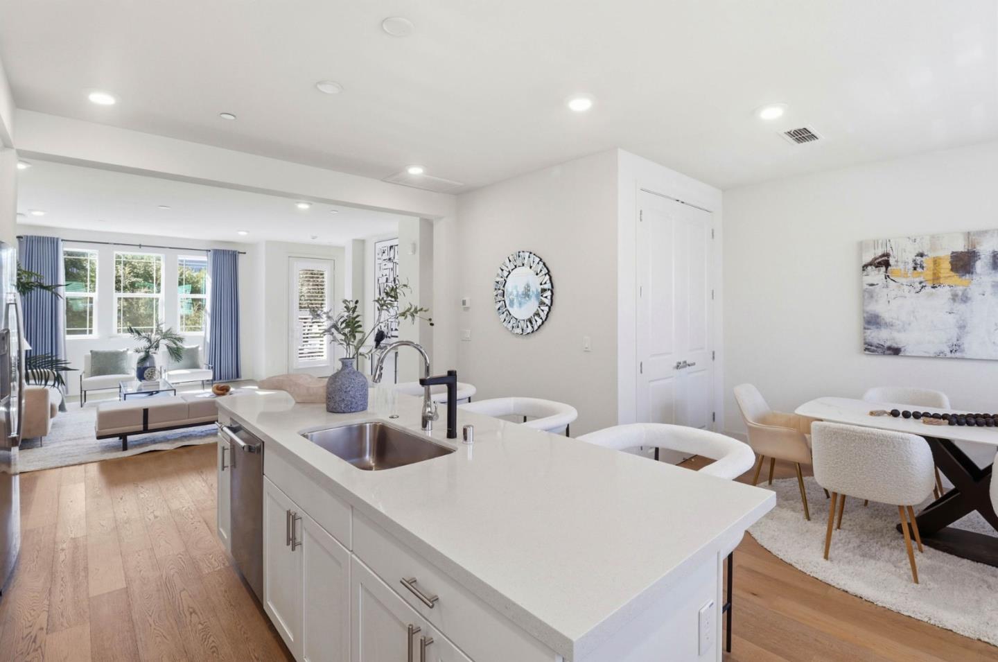 Detail Gallery Image 16 of 59 For 925 De Guigne Dr #4,  Sunnyvale,  CA 94085 - 4 Beds | 3/1 Baths