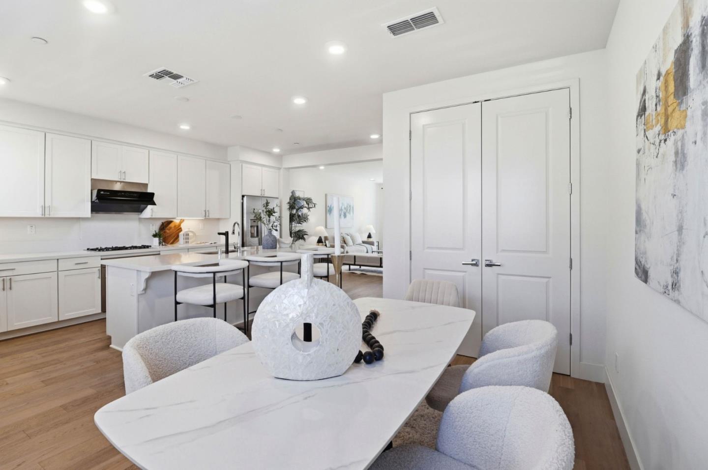 Detail Gallery Image 19 of 59 For 925 De Guigne Dr #4,  Sunnyvale,  CA 94085 - 4 Beds | 3/1 Baths