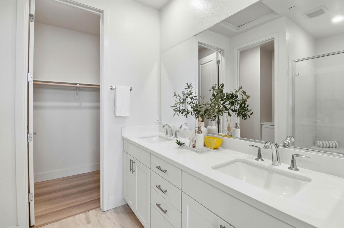 Detail Gallery Image 33 of 59 For 925 De Guigne Dr #4,  Sunnyvale,  CA 94085 - 4 Beds | 3/1 Baths