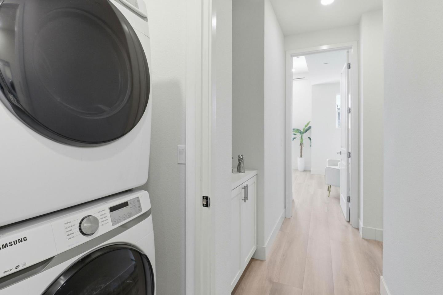 Detail Gallery Image 34 of 59 For 925 De Guigne Dr #4,  Sunnyvale,  CA 94085 - 4 Beds | 3/1 Baths