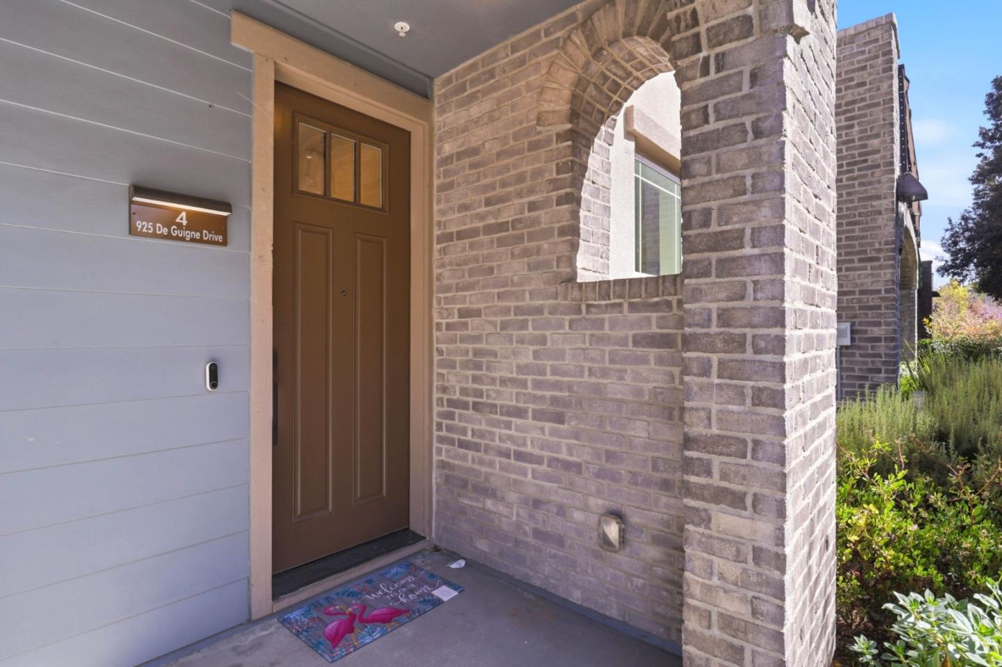 Detail Gallery Image 4 of 59 For 925 De Guigne Dr #4,  Sunnyvale,  CA 94085 - 4 Beds | 3/1 Baths