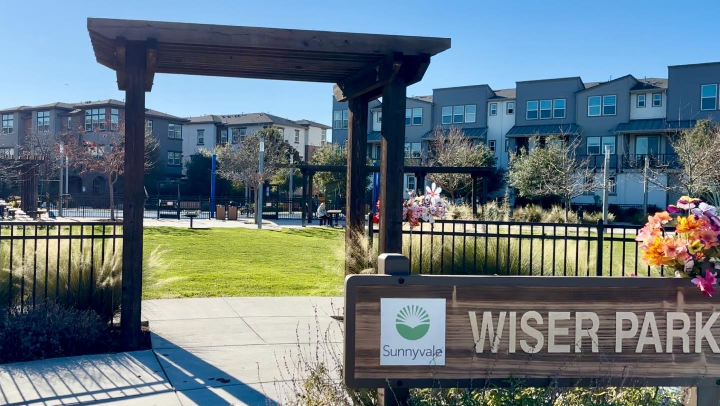 Detail Gallery Image 46 of 59 For 925 De Guigne Dr #4,  Sunnyvale,  CA 94085 - 4 Beds | 3/1 Baths