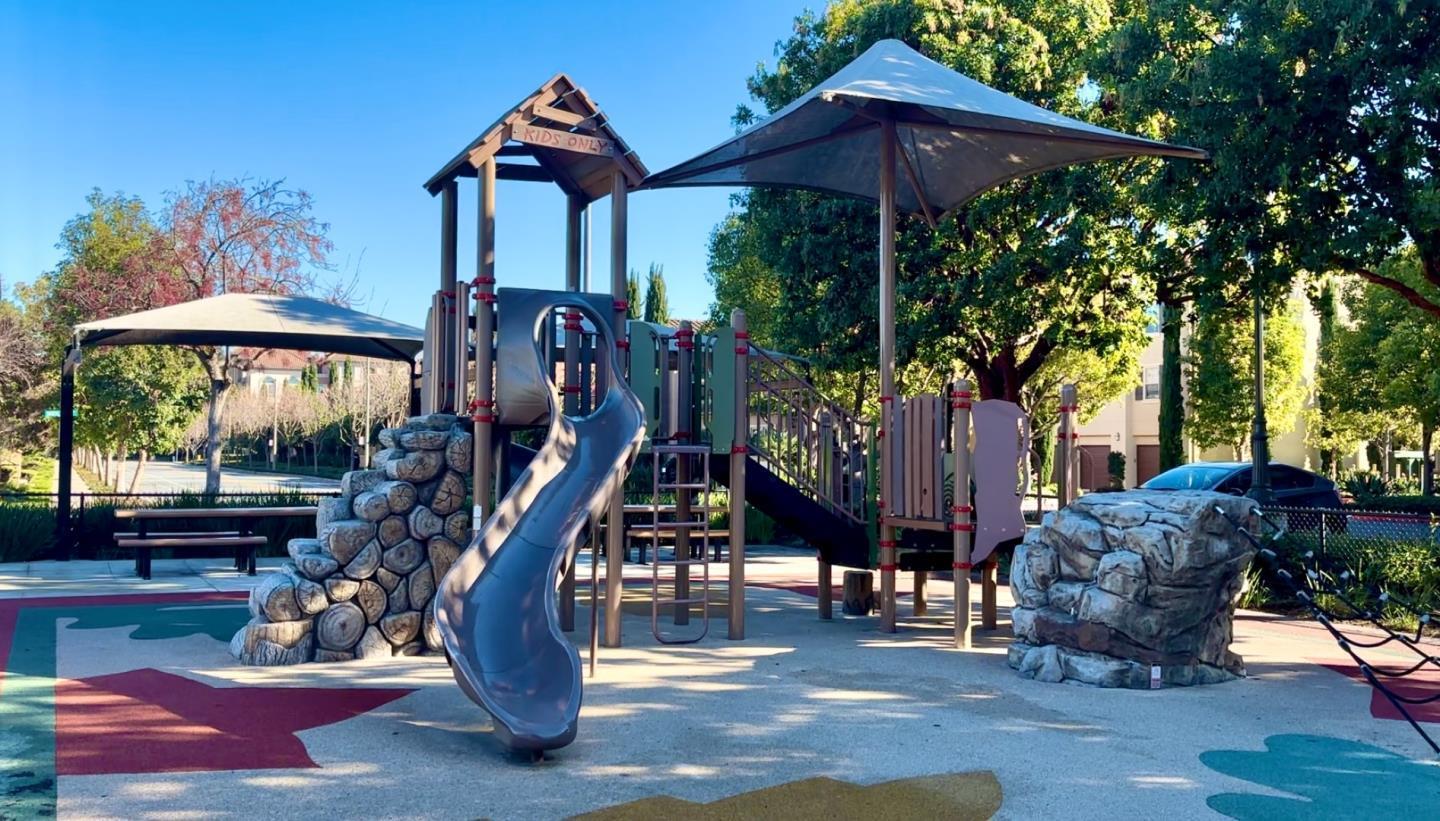 Detail Gallery Image 47 of 59 For 925 De Guigne Dr #4,  Sunnyvale,  CA 94085 - 4 Beds | 3/1 Baths