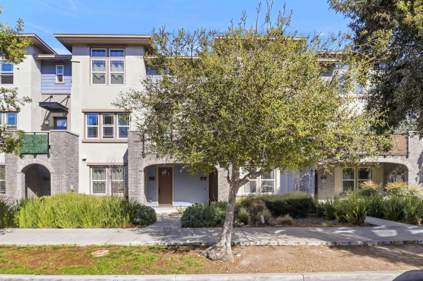 Detail Gallery Image 5 of 59 For 925 De Guigne Dr #4,  Sunnyvale,  CA 94085 - 4 Beds | 3/1 Baths