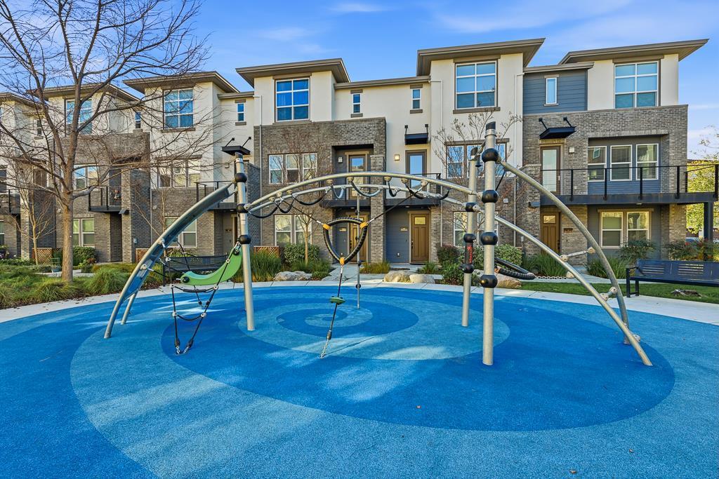 Detail Gallery Image 52 of 59 For 925 De Guigne Dr #4,  Sunnyvale,  CA 94085 - 4 Beds | 3/1 Baths