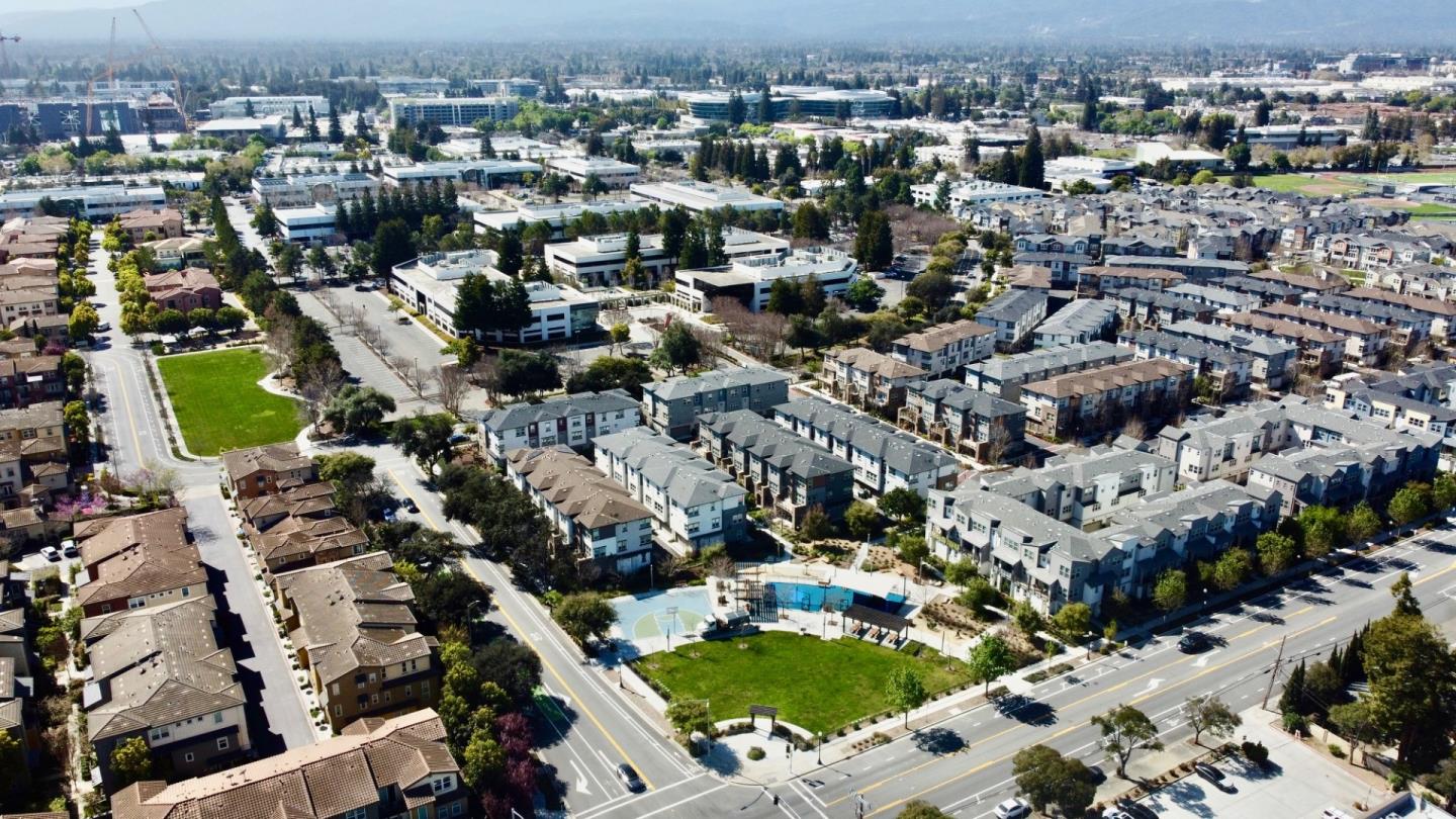 Detail Gallery Image 53 of 59 For 925 De Guigne Dr #4,  Sunnyvale,  CA 94085 - 4 Beds | 3/1 Baths