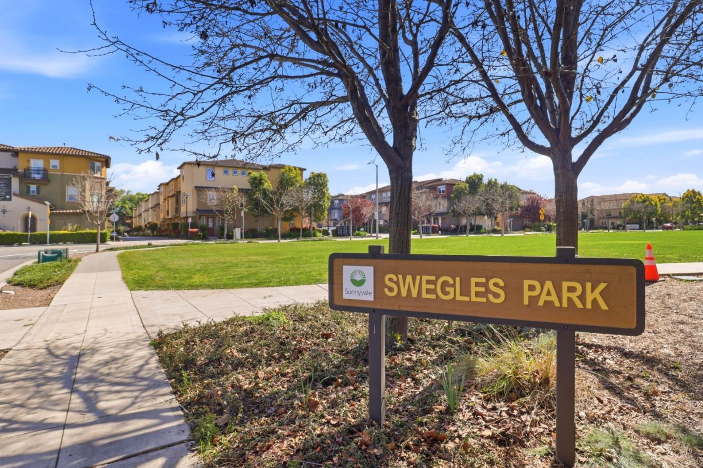 Detail Gallery Image 55 of 59 For 925 De Guigne Dr #4,  Sunnyvale,  CA 94085 - 4 Beds | 3/1 Baths