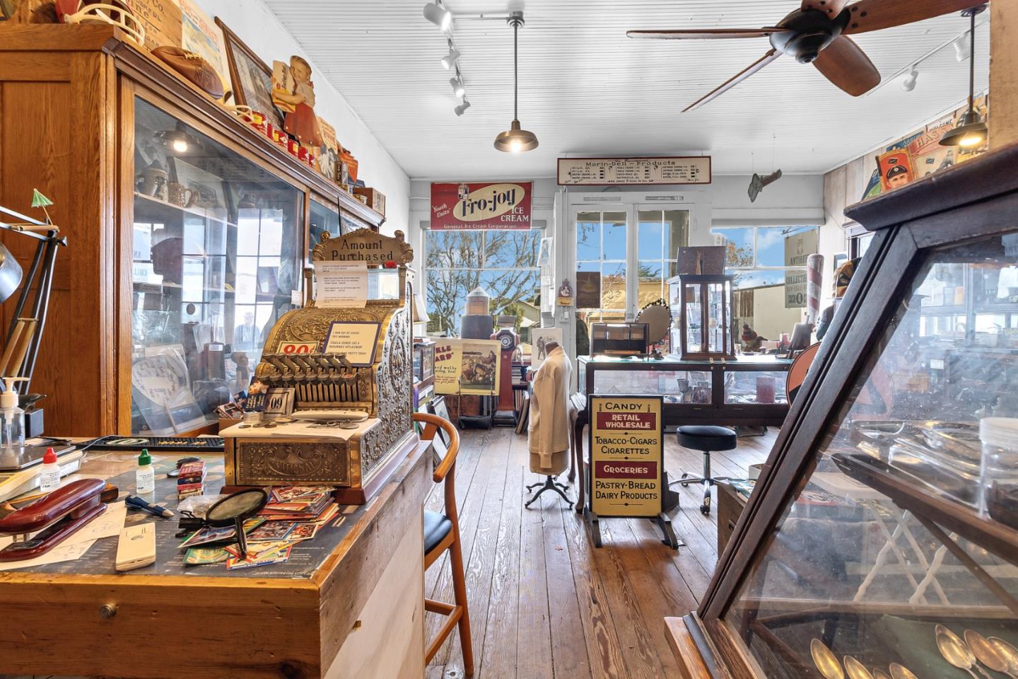 Detail Gallery Image 10 of 52 For 883 Lighthouse Ave, Monterey,  CA 93940 - – Beds | – Baths