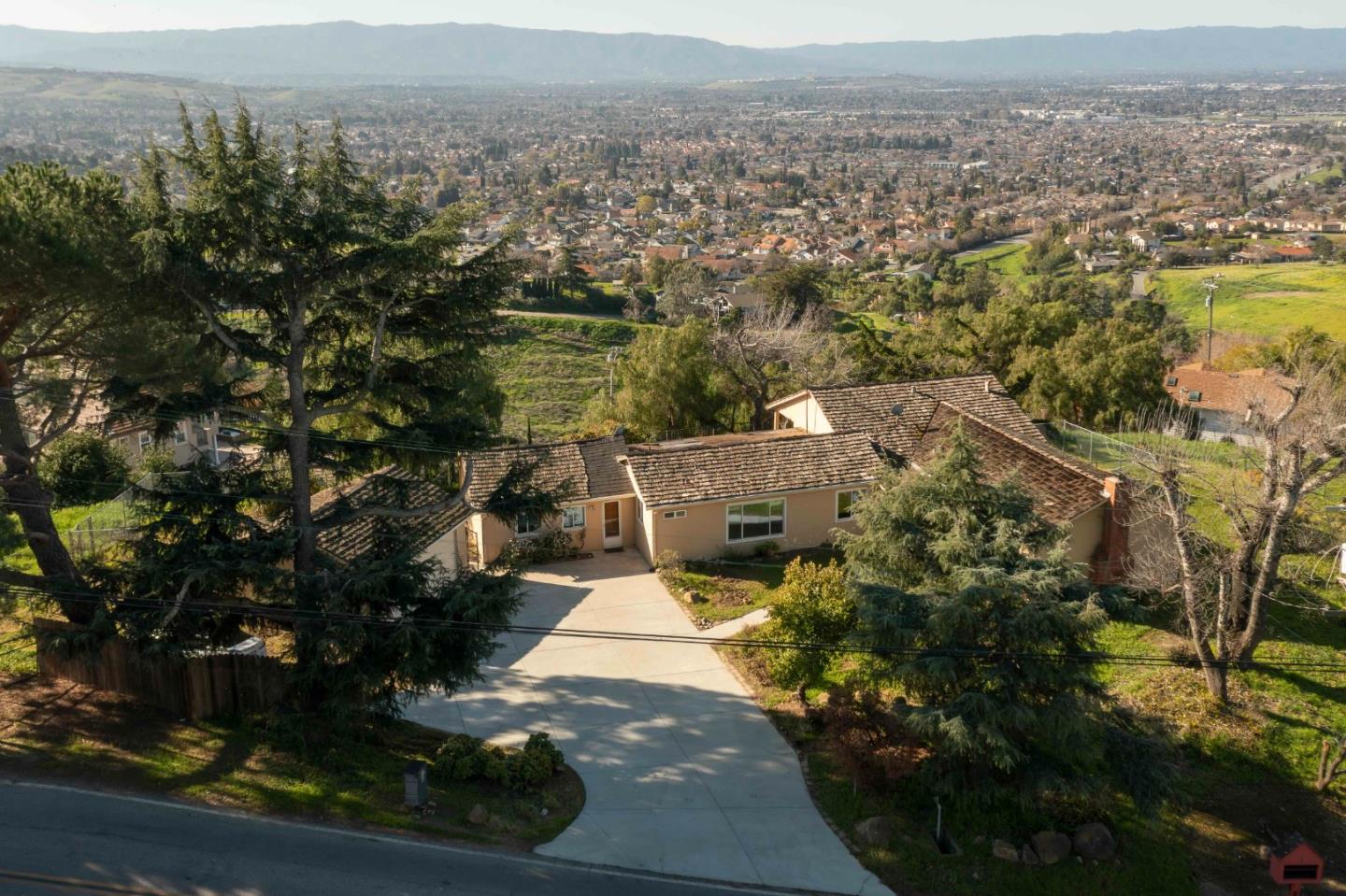 Detail Gallery Image 3 of 22 For 3815 Higuera Rd, San Jose,  CA 95148 - 4 Beds | 2 Baths