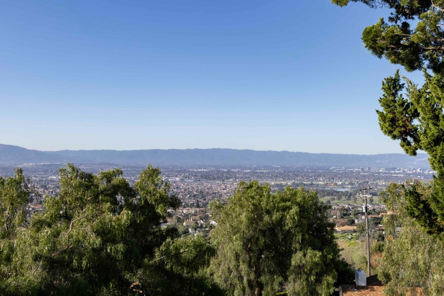 Detail Gallery Image 7 of 22 For 3815 Higuera Rd, San Jose,  CA 95148 - 4 Beds | 2 Baths