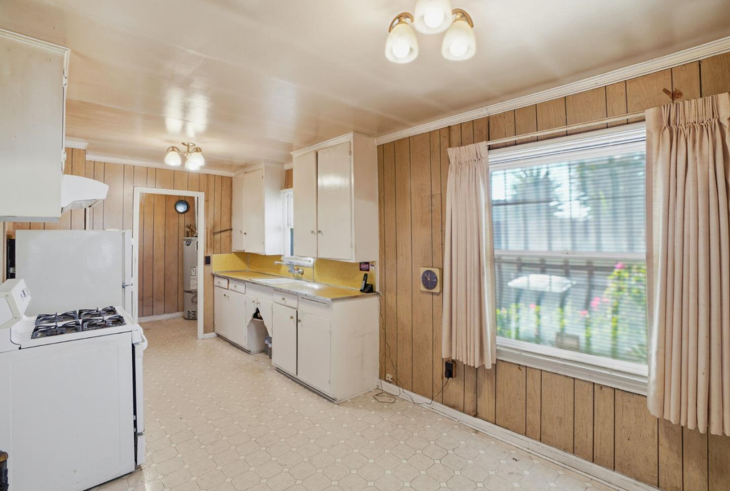 Detail Gallery Image 13 of 28 For 234 Cherry Dr, Salinas,  CA 93901 - 2 Beds | 1 Baths