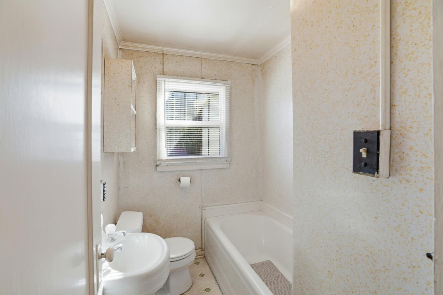 Detail Gallery Image 18 of 28 For 234 Cherry Dr, Salinas,  CA 93901 - 2 Beds | 1 Baths