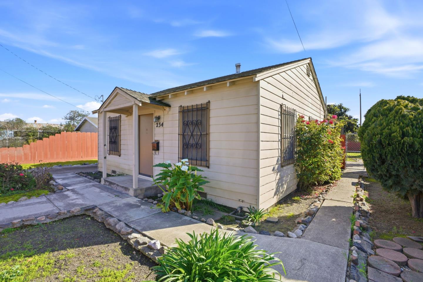 Detail Gallery Image 7 of 28 For 234 Cherry Dr, Salinas,  CA 93901 - 2 Beds | 1 Baths