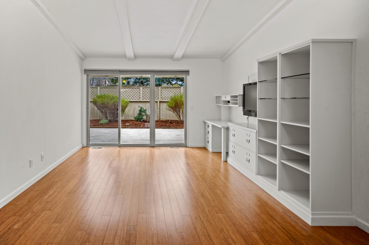 Detail Gallery Image 10 of 31 For 16 Hacienda Carmel, Carmel,  CA 93923 - 1 Beds | 1 Baths