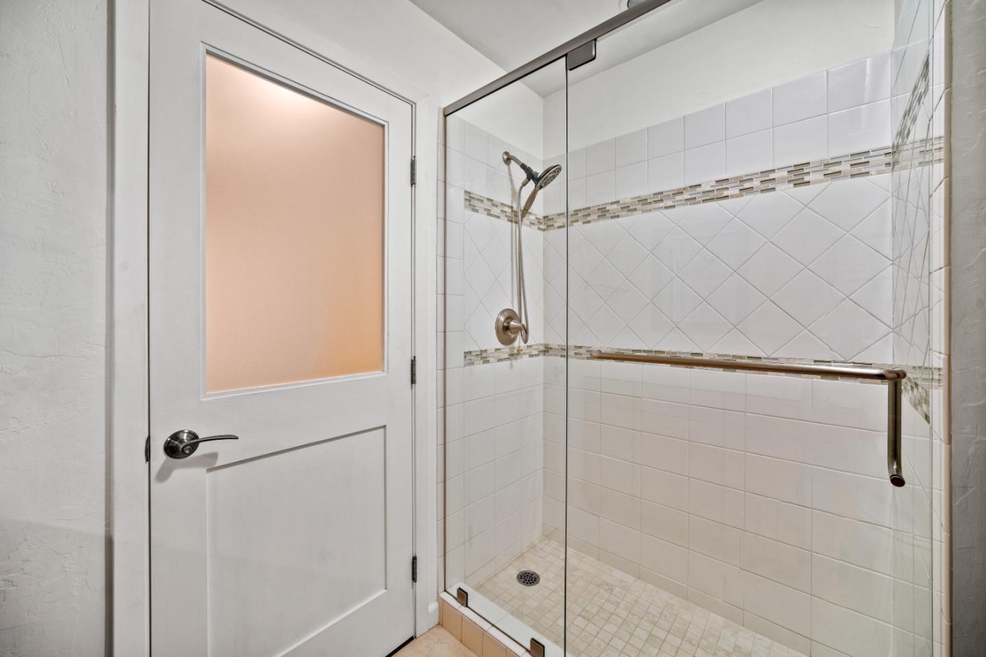 Detail Gallery Image 15 of 31 For 16 Hacienda Carmel, Carmel,  CA 93923 - 1 Beds | 1 Baths