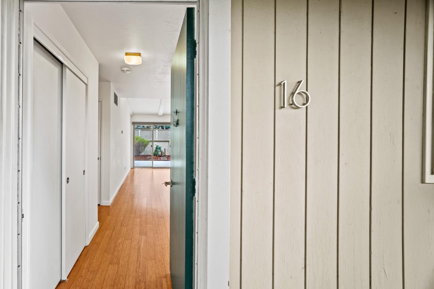 Detail Gallery Image 2 of 31 For 16 Hacienda Carmel, Carmel,  CA 93923 - 1 Beds | 1 Baths