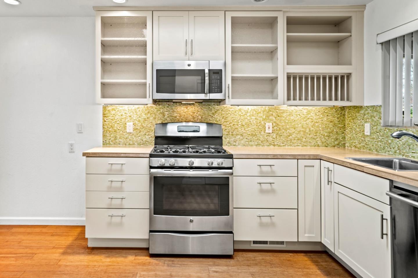 Detail Gallery Image 5 of 31 For 16 Hacienda Carmel, Carmel,  CA 93923 - 1 Beds | 1 Baths