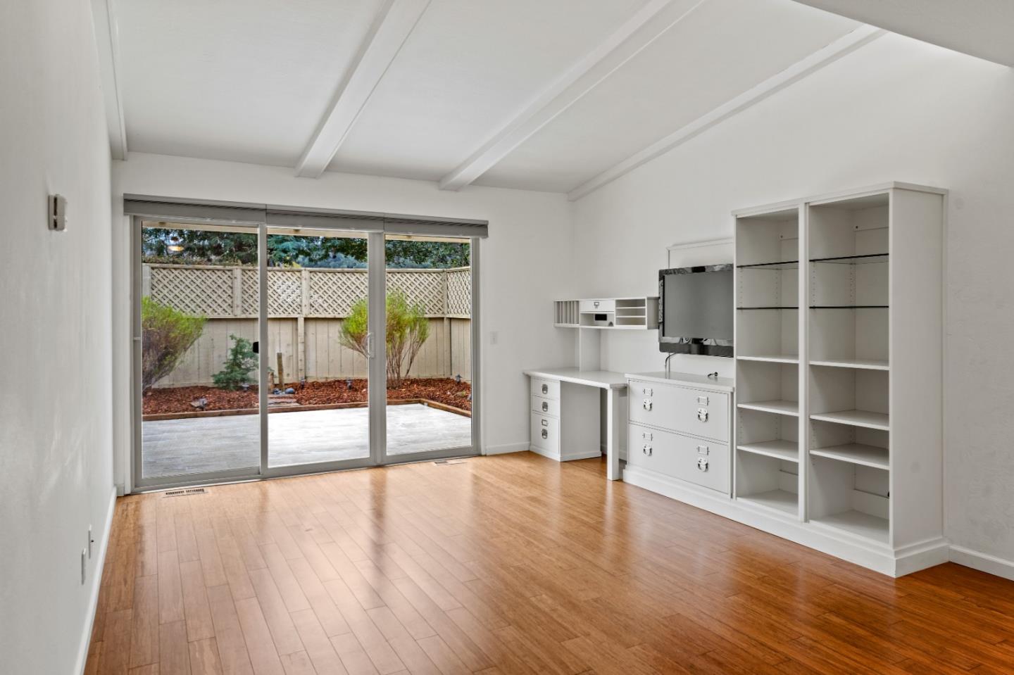 Detail Gallery Image 8 of 31 For 16 Hacienda Carmel, Carmel,  CA 93923 - 1 Beds | 1 Baths