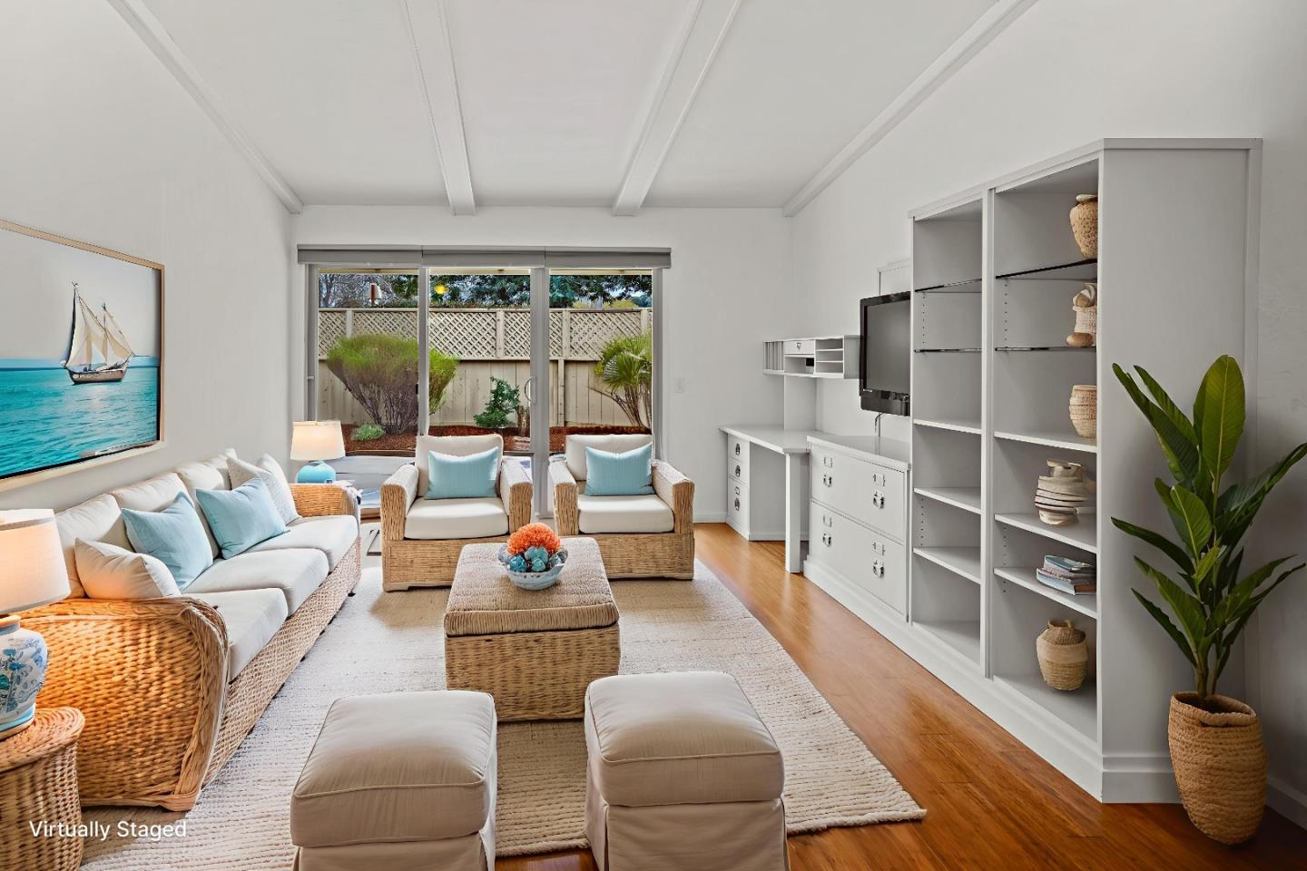 Detail Gallery Image 9 of 31 For 16 Hacienda Carmel, Carmel,  CA 93923 - 1 Beds | 1 Baths