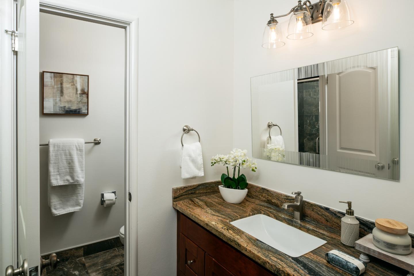 Detail Gallery Image 13 of 20 For 1933 Golden Way, Mountain View,  CA 94040 - 3 Beds | 2 Baths