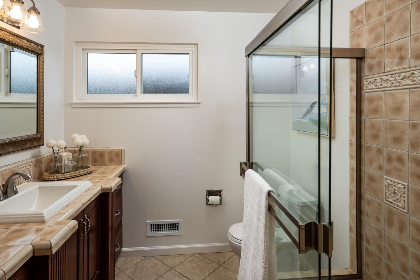 Detail Gallery Image 16 of 20 For 1933 Golden Way, Mountain View,  CA 94040 - 3 Beds | 2 Baths