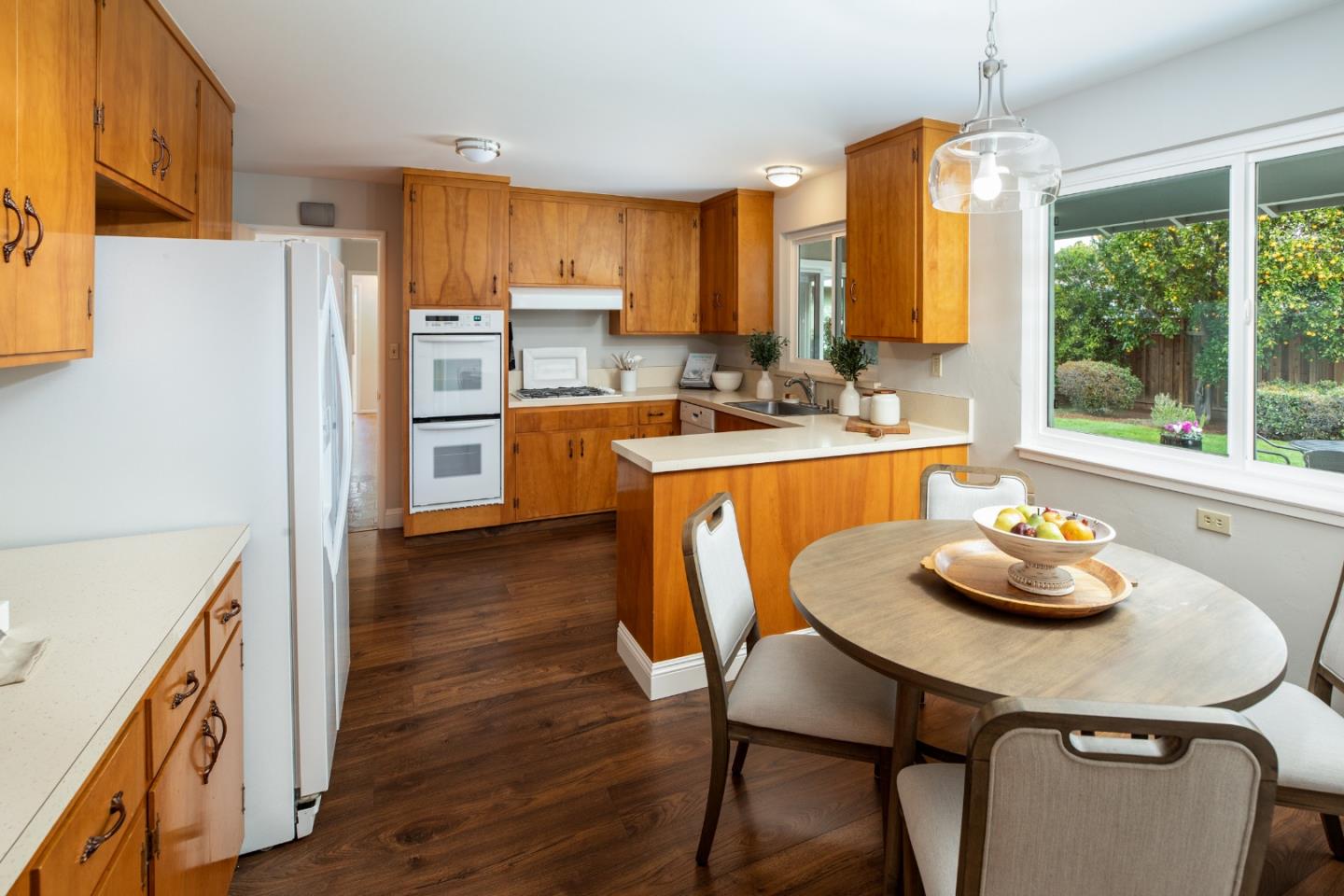 Detail Gallery Image 8 of 20 For 1933 Golden Way, Mountain View,  CA 94040 - 3 Beds | 2 Baths