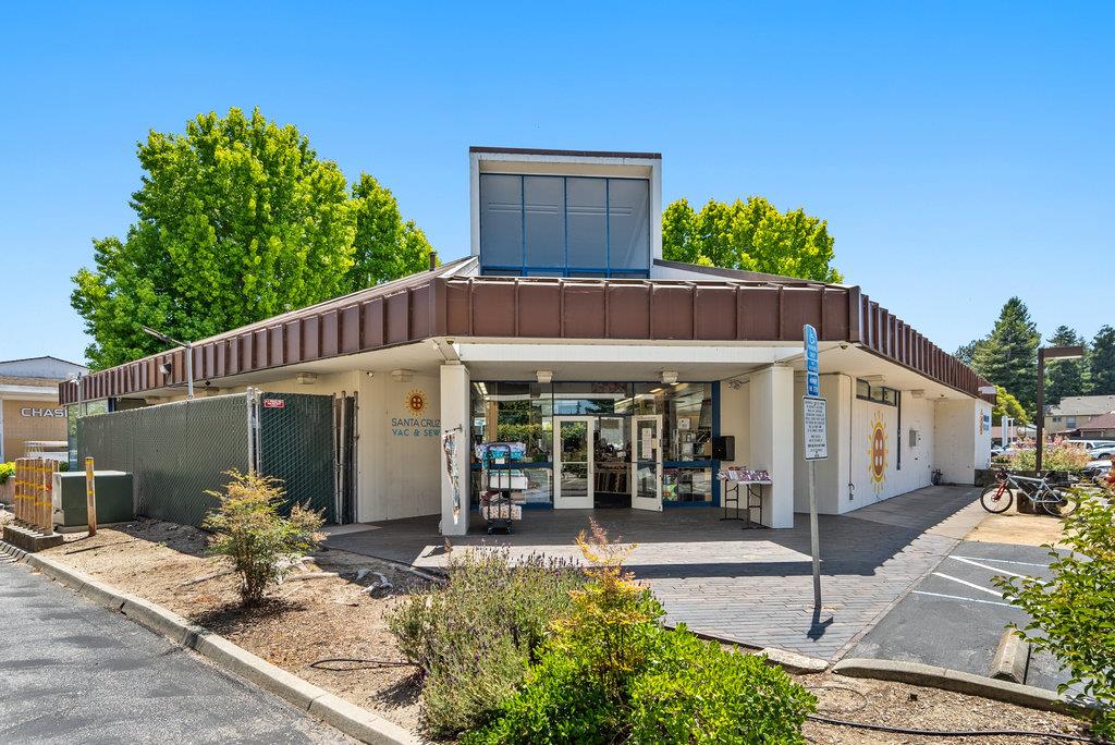 Detail Gallery Image 10 of 19 For 806 Ocean St, Santa Cruz,  CA 95060 - – Beds | – Baths