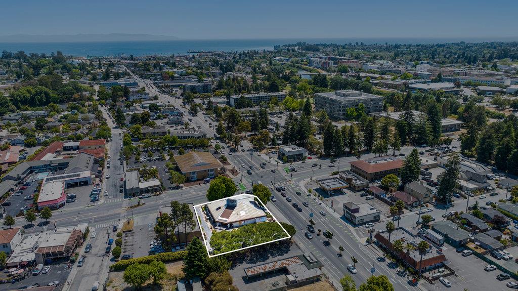 Detail Gallery Image 15 of 19 For 806 Ocean St, Santa Cruz,  CA 95060 - – Beds | – Baths