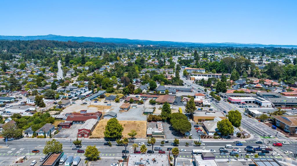 Detail Gallery Image 3 of 19 For 806 Ocean St, Santa Cruz,  CA 95060 - – Beds | – Baths