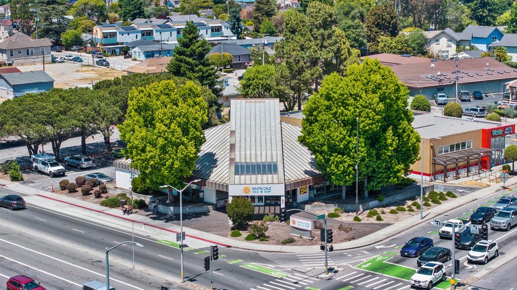 Detail Gallery Image 7 of 19 For 806 Ocean St, Santa Cruz,  CA 95060 - – Beds | – Baths