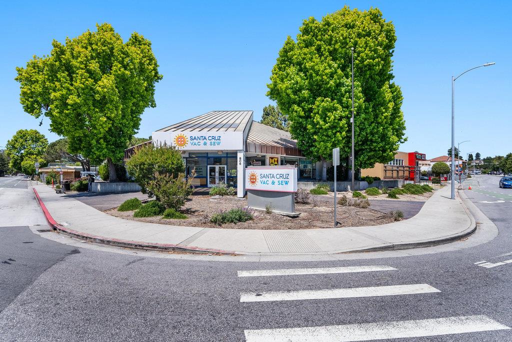 Detail Gallery Image 8 of 19 For 806 Ocean St, Santa Cruz,  CA 95060 - – Beds | – Baths