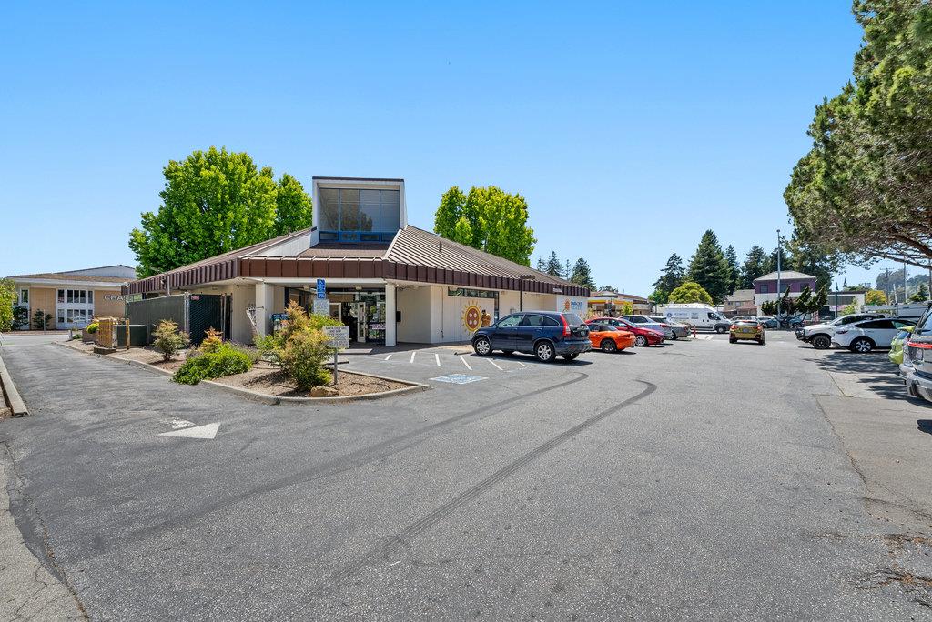 Detail Gallery Image 9 of 19 For 806 Ocean St, Santa Cruz,  CA 95060 - – Beds | – Baths