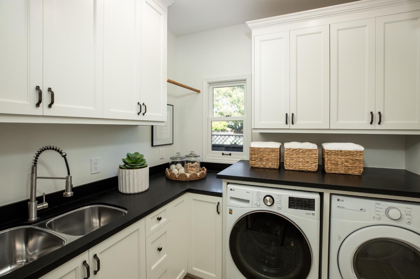 Detail Gallery Image 30 of 45 For 520 E Edith Ave, Los Altos,  CA 94022 - 5 Beds | 3/2 Baths