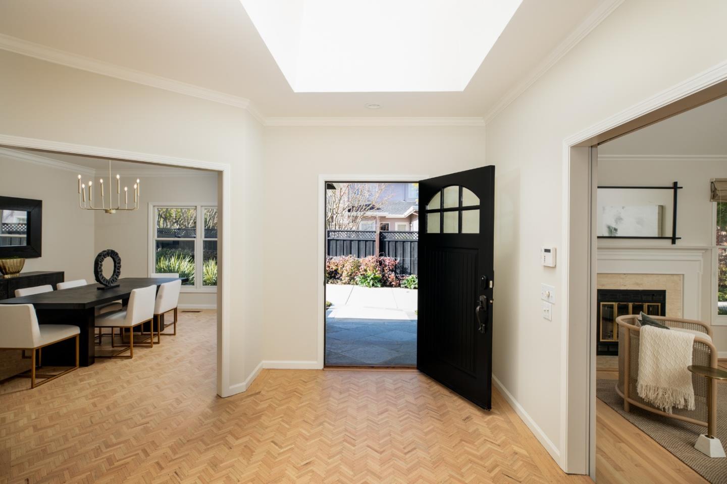 Detail Gallery Image 4 of 45 For 520 E Edith Ave, Los Altos,  CA 94022 - 5 Beds | 3/2 Baths