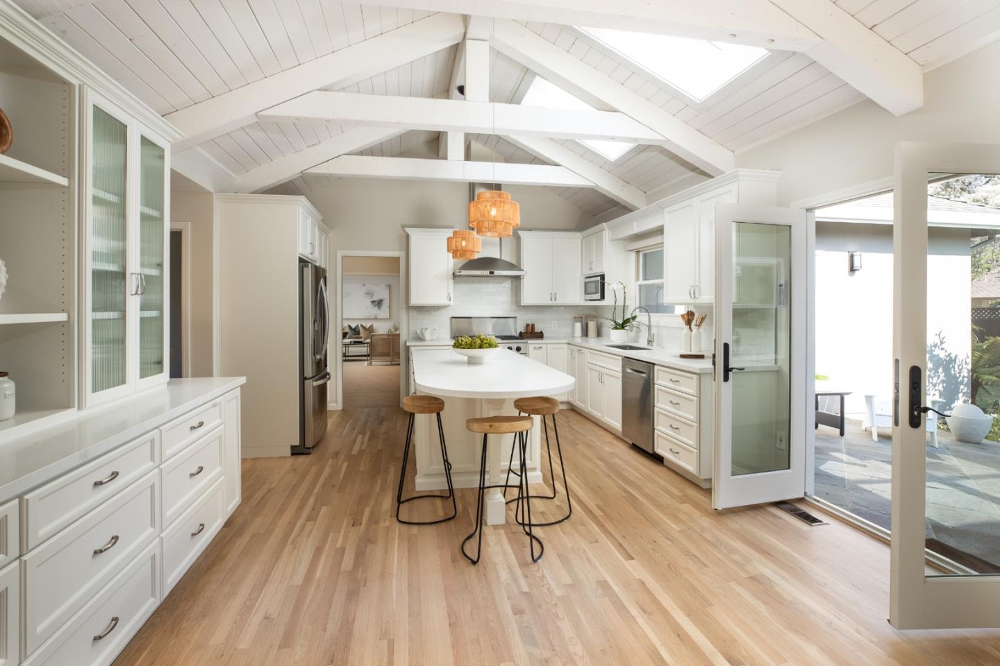 Detail Gallery Image 7 of 45 For 520 E Edith Ave, Los Altos,  CA 94022 - 5 Beds | 3/2 Baths