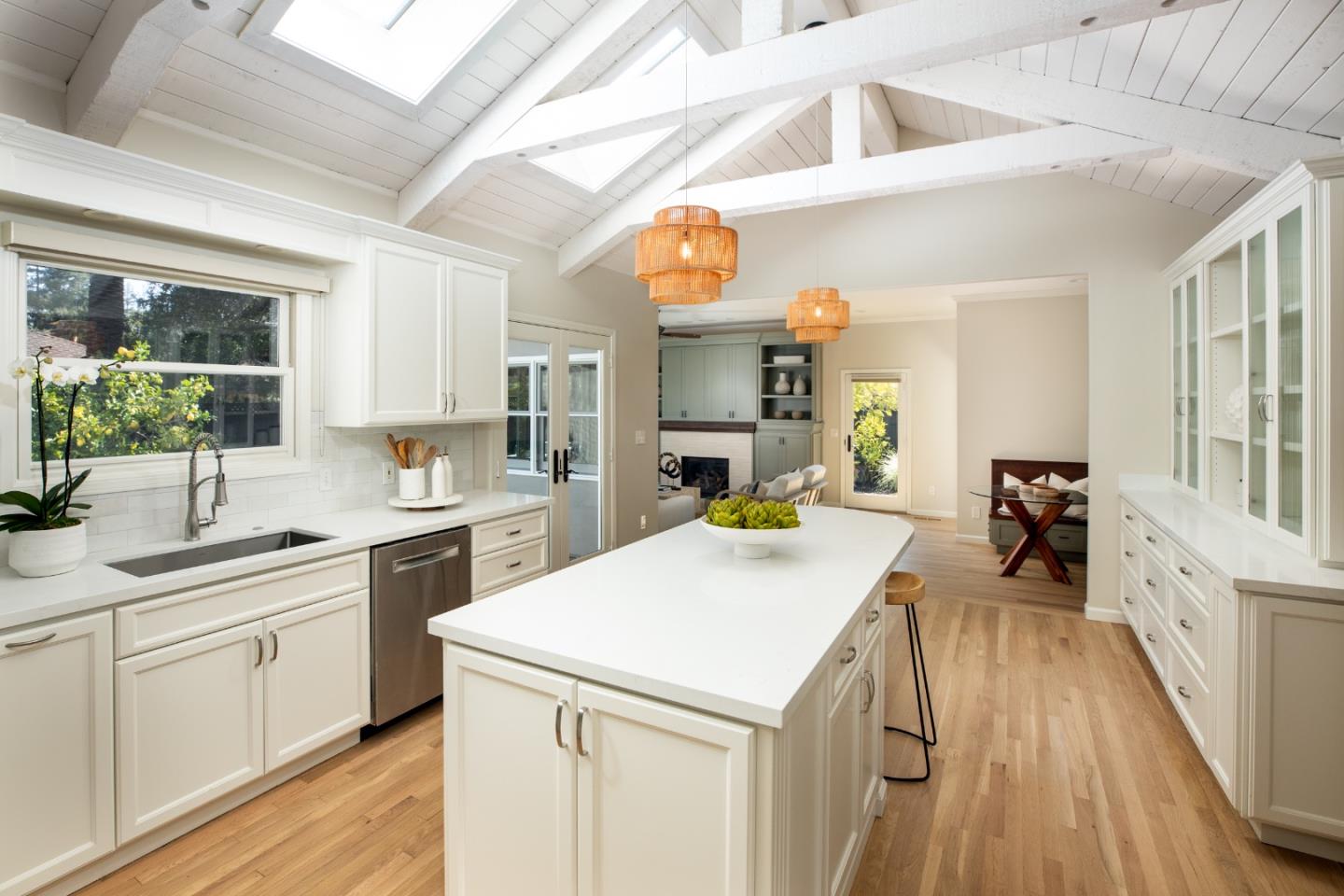 Detail Gallery Image 8 of 45 For 520 E Edith Ave, Los Altos,  CA 94022 - 5 Beds | 3/2 Baths