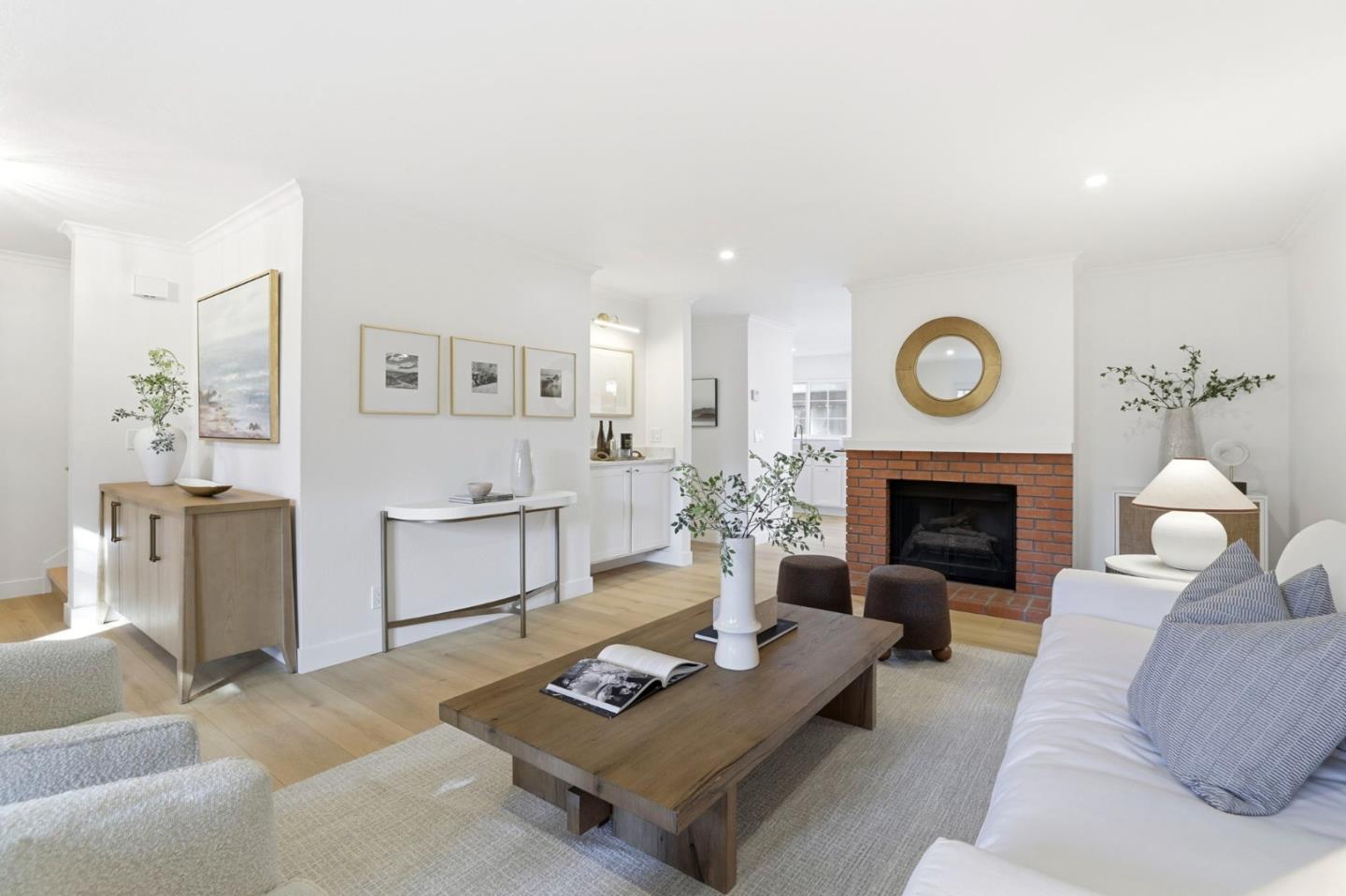 Front Image Thumbnail for ML82032672