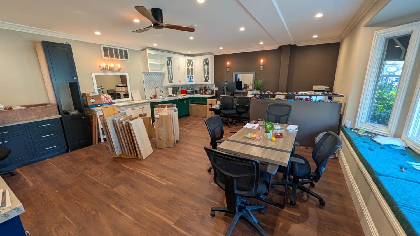 Detail Gallery Image 4 of 8 For 14598 Big Basin Way #B,  Saratoga,  CA 95070 - – Beds | – Baths