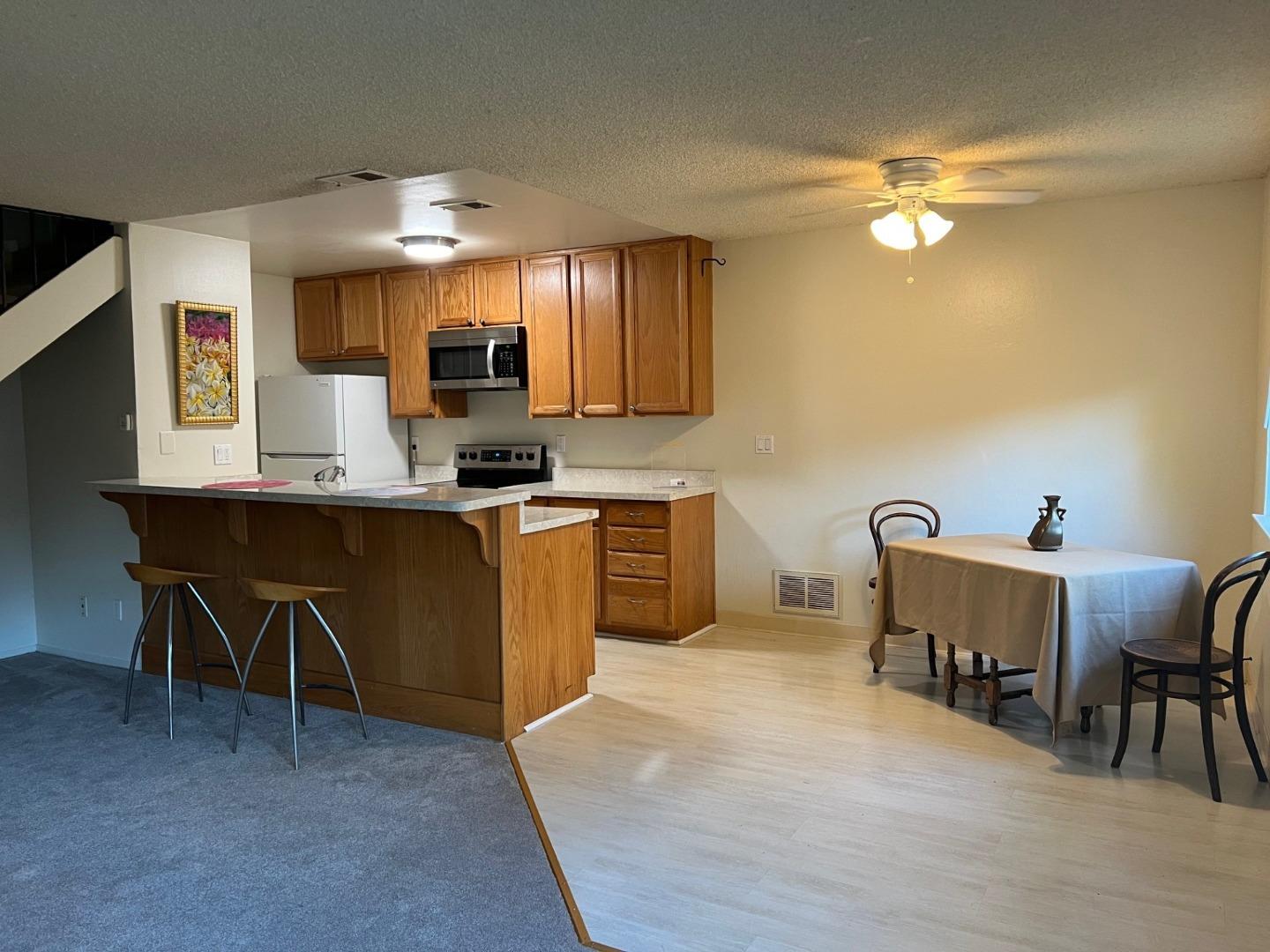 Detail Gallery Image 7 of 22 For 922 Ponselle Ln #3,  Capitola,  CA 95010 - 2 Beds | 1 Baths