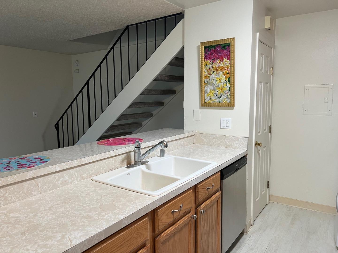 Detail Gallery Image 8 of 22 For 922 Ponselle Ln #3,  Capitola,  CA 95010 - 2 Beds | 1 Baths