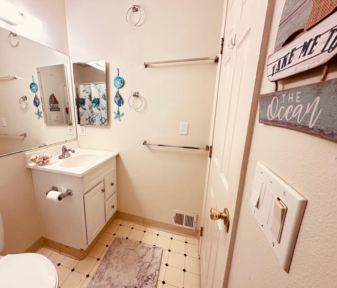 Detail Gallery Image 9 of 22 For 922 Ponselle Ln #3,  Capitola,  CA 95010 - 2 Beds | 1 Baths