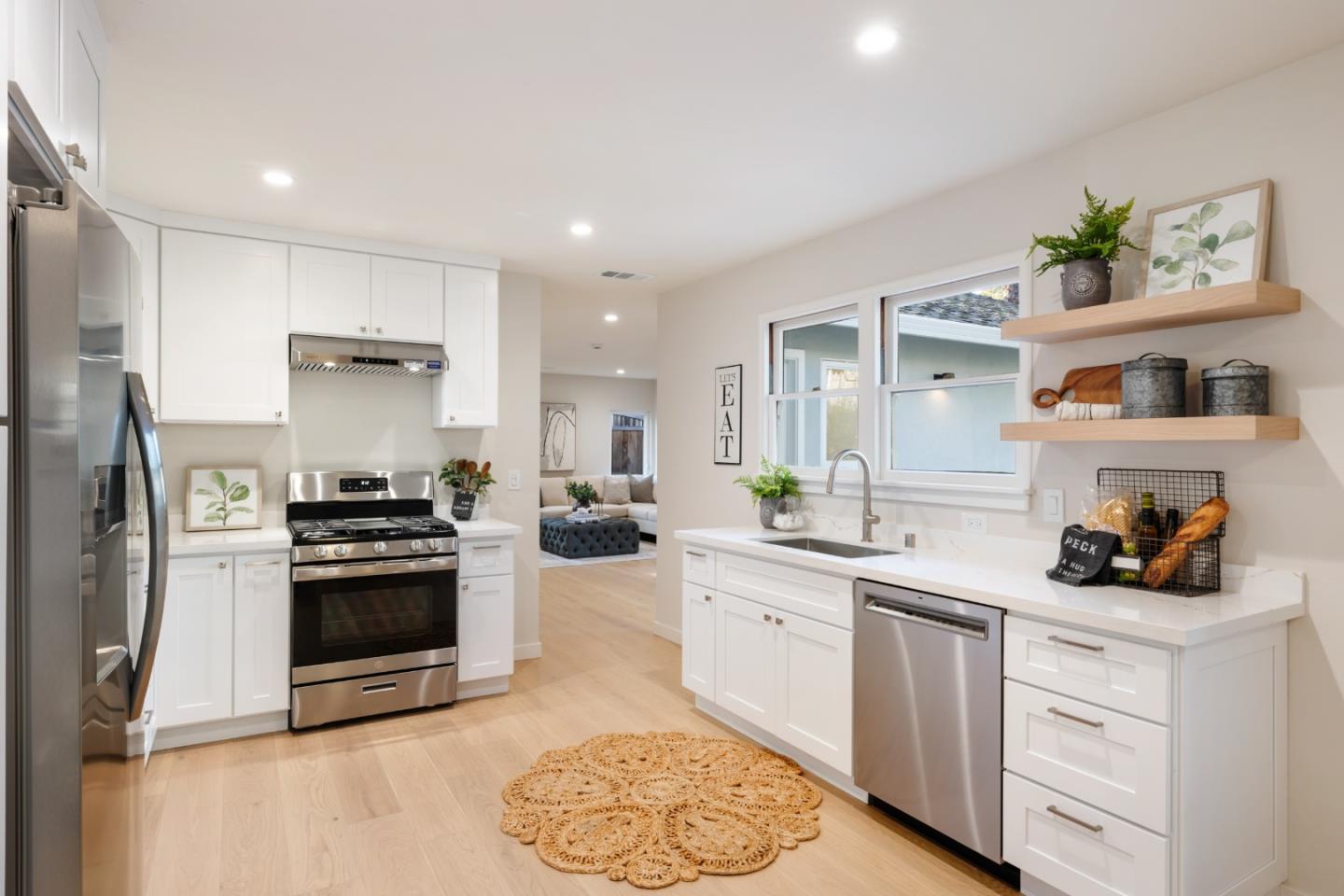 Detail Gallery Image 8 of 27 For 564 Orange Ave, Los Altos,  CA 94022 - 3 Beds | 2 Baths