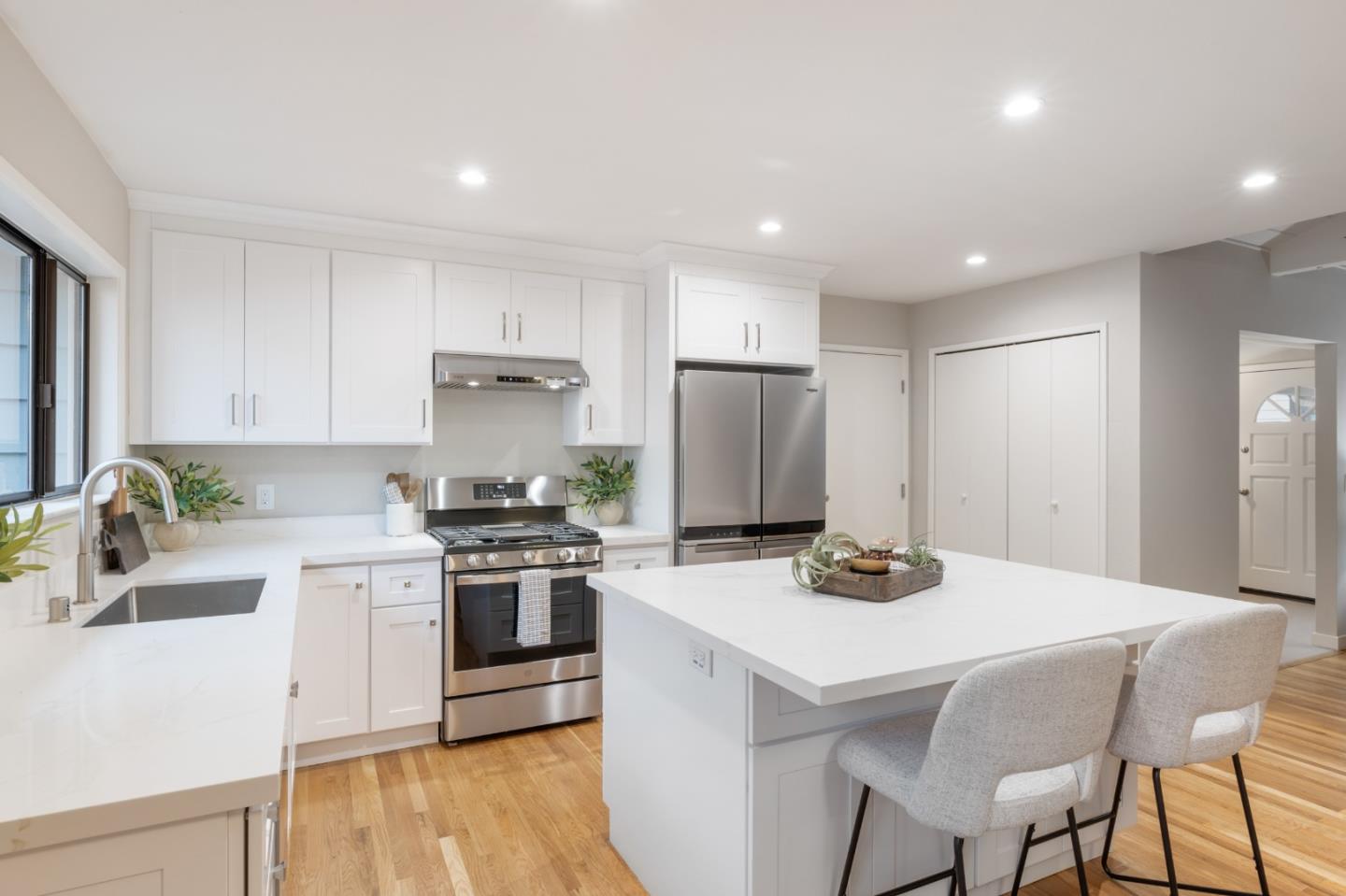 Detail Gallery Image 11 of 27 For 4119 Park Blvd, Palo Alto,  CA 94306 - 3 Beds | 2 Baths