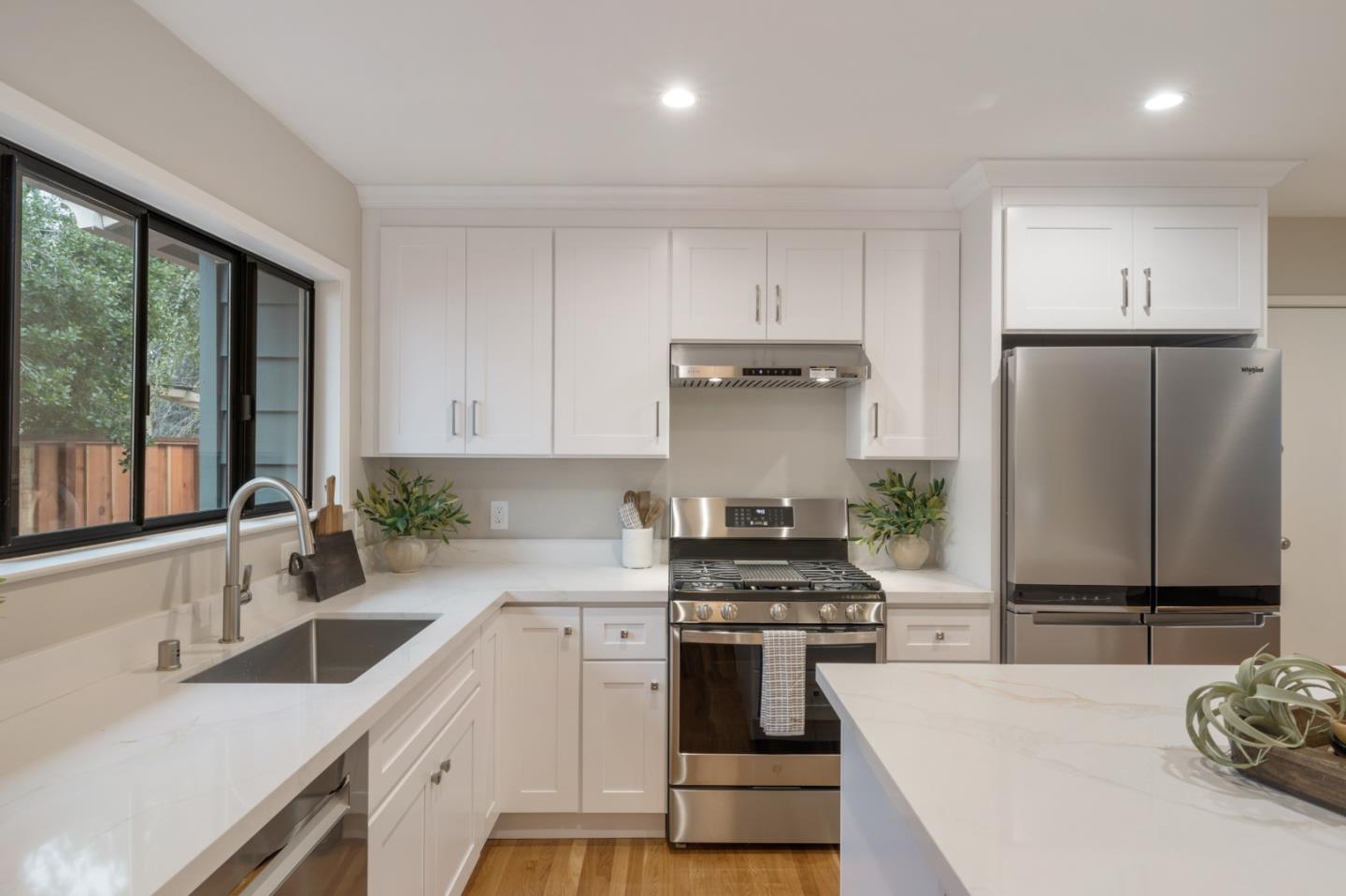 Detail Gallery Image 12 of 27 For 4119 Park Blvd, Palo Alto,  CA 94306 - 3 Beds | 2 Baths