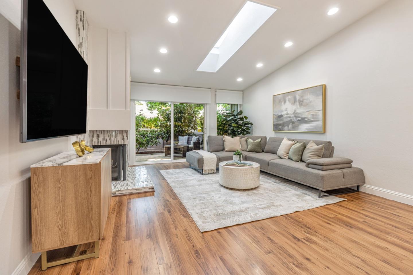 Detail Gallery Image 4 of 29 For 1108 Holly Oak Cir, San Jose,  CA 95120 - 2 Beds | 2 Baths