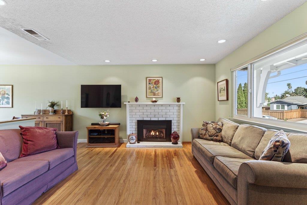 Detail Gallery Image 4 of 26 For 3555 Sevilla Dr, Soquel,  CA 95073 - 3 Beds | 2 Baths